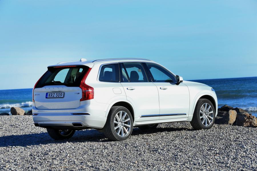  Volvo XC90 T8 2015 года  (фото 5 из 20)